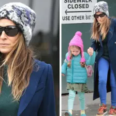 Sarah Jessica Parker z dziećmi, w zimowych czapkach i kurtkach, spaceruje po mieście.